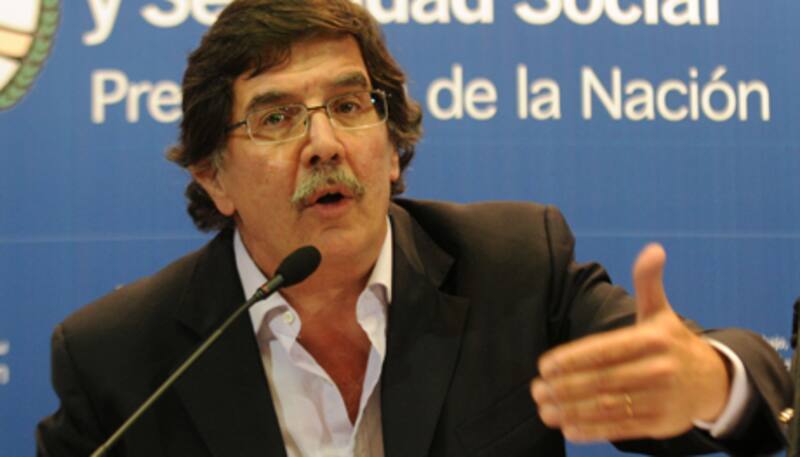 Sileoni confirmó que no descontarán el día a los docentes en Provincia.