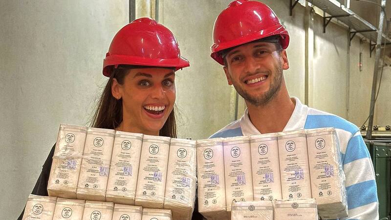 Samantha Trottier y Hernán Regiardo, creadores de la yerba Cósmico.