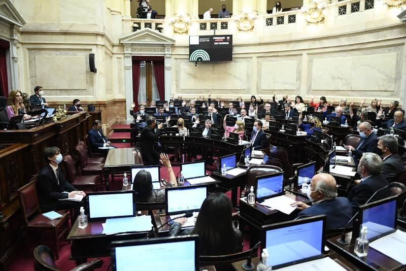 Se trata la iniciativa que adelanta al 1 de julio el ajuste para los topes máximos de facturación para el caso del monotributo.