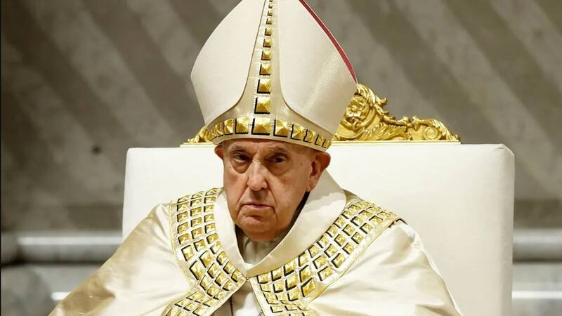 El Papa Francisco visitó la tumba del héroe que no firmó la "ley asesina" del aborto: es un mensaje para todos los católicos.