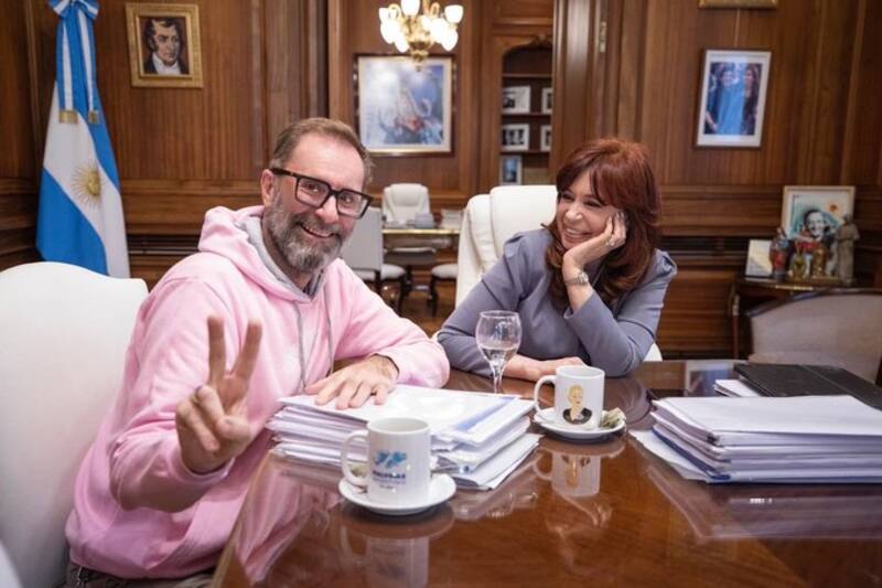 Cristina Kirchner recibió en su despacho a Juan Carlos Molina, sacerdote y exfuncionario