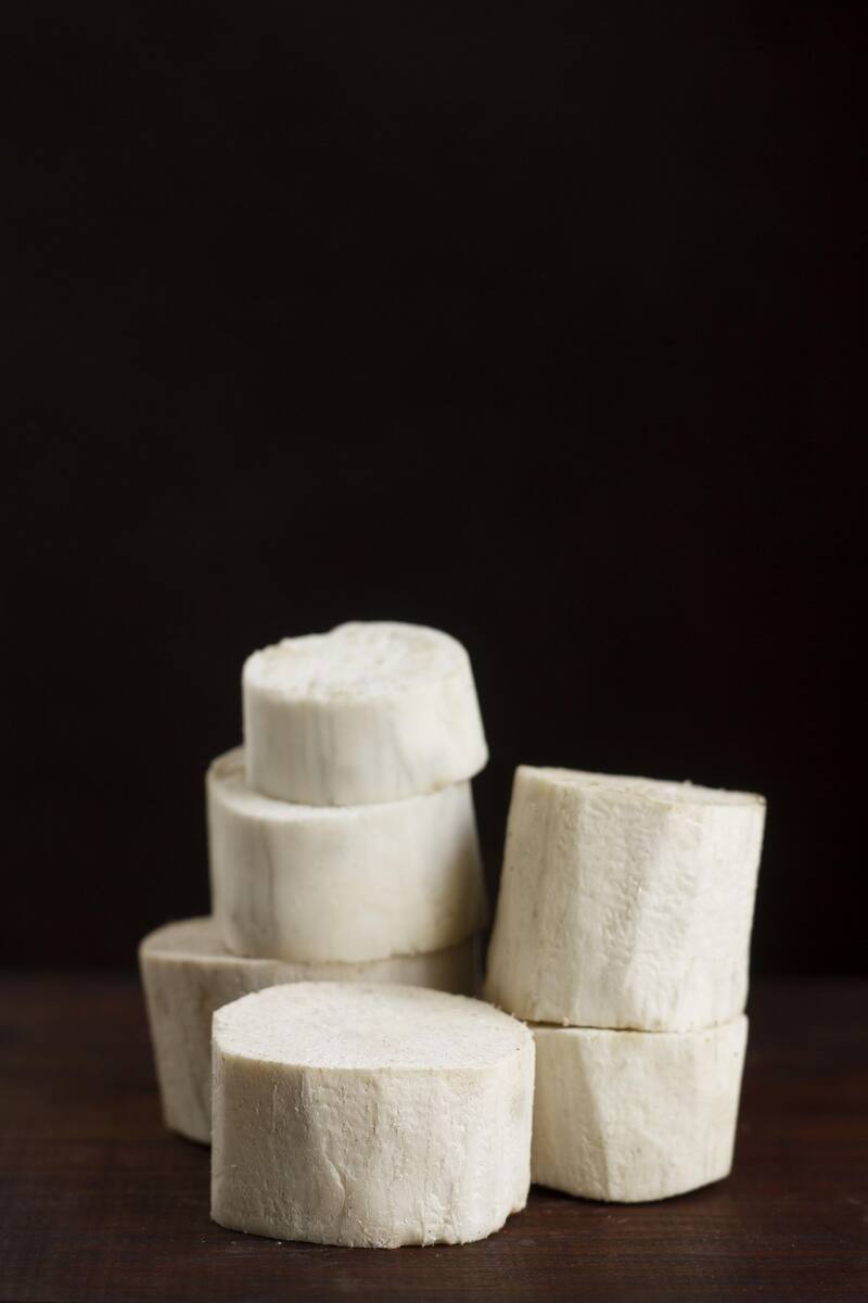 La mandioca debe ser consumida cocida ya que cruda puede resultar dañino para la salud. Fuente: Freepik