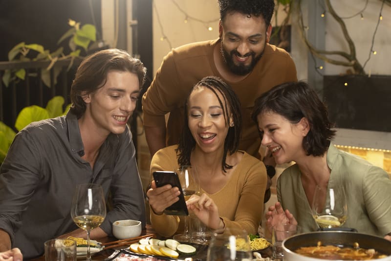 El Tábano es un bodegón oculto en CABA que destaca por su ambiente tradicional y su propuesta gastronómica auténtica. (Foto: Freepik)