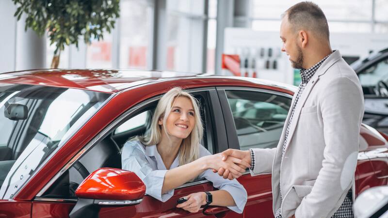 La financiación en concesionarios puede encarecer el precio final del coche más de lo previsto.