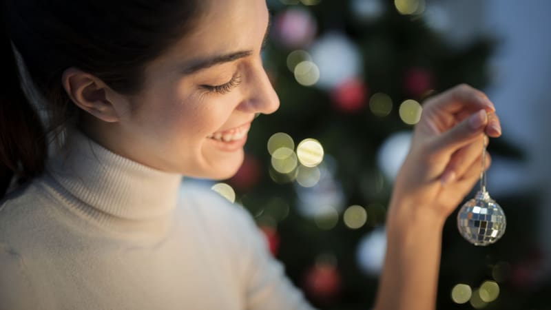 Esta tradición navideña busca llenar el hogar de energía positiva y abundancia para el nuevo año.