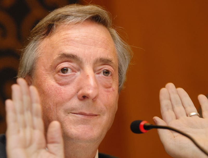 La vía adoptada por Néstor Kirchner para pagarle al FMI no estará entre las opciones, reconocen