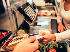 Seis de cada 10 trabajadores argentinos destinan la mayor parte de su sueldo a los gastos del supermercado