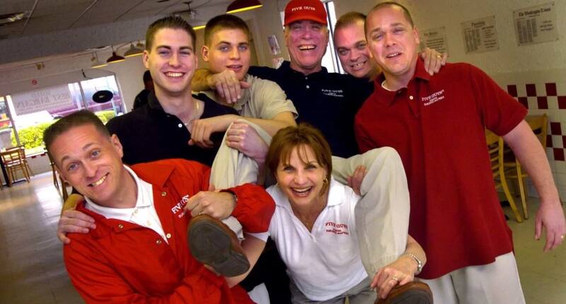 El clan Murrell completo: Jerry, Janie y sus cinco hijos.