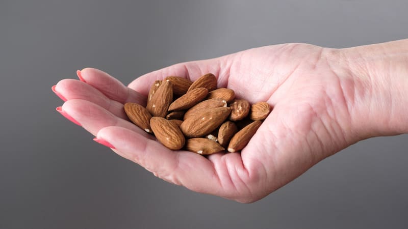 Consumir almendras aporta altas dosis de energía.