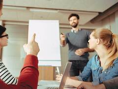 Millennials: ¿son seres privilegiados o hámsters en una rueda que nunca frena?