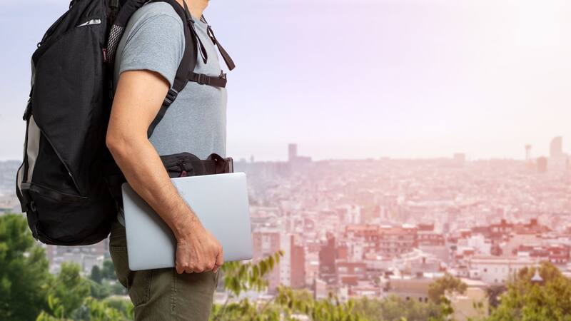 Nómadas digitales: cómo solicitar la visa para residir hacer teletrabajo desde España.