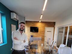 Este argentino hace muebles de lujo con partes de aviones, factura más de $ 500 millones y planea establecerse en Estados Unidos