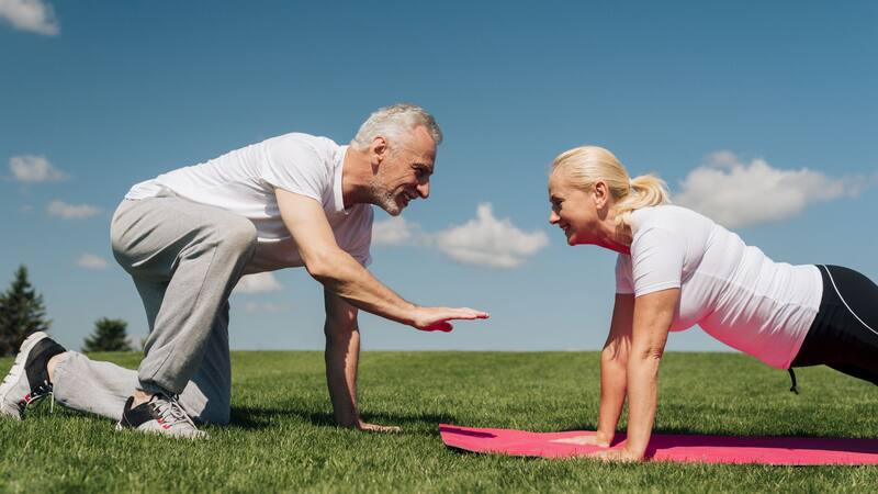 El ejercicio puede ayudar a mejorar la calidad del sueño, mejorar la energía y el estado de ánimo.