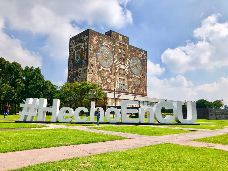 La UNAM ofrece una amplia variedad de programas académicos, desde ciencias sociales hasta ingenierías. Fuente: Armando Olivo Martín del Campo en Wikimedia Commons