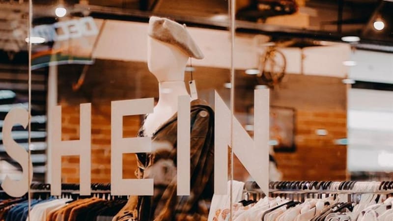 Adiós Shein: reportan brotes de alergia en el cuerpo y rostro tras usar prendas de la marca.