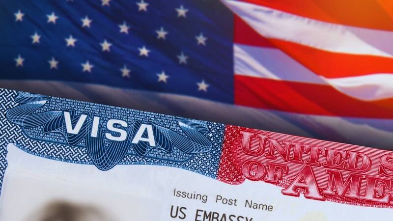 Tesla, una de las empresas de Elon Musk, obtuvo 724 visas H-1B para empleados extranjeros.