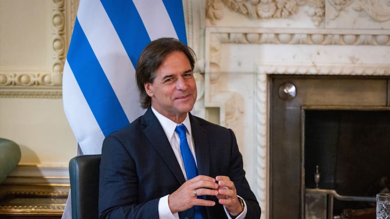 Tras reunirse con Boris Johnson hace un mes en Londres, Luis Lacalle Pou dice que en el concierto internacional, "Uruguay está de moda". BLOOMBERG