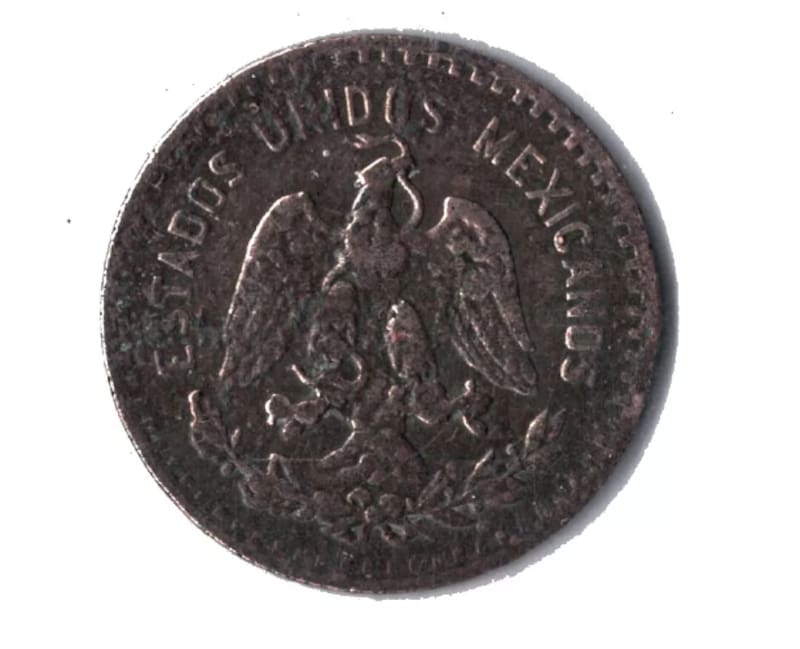 Su diseño incluye el Escudo Nacional con un águila real devorando una serpiente, un símbolo icónico de la identidad mexicana. Foto: Captura Mercado Libre