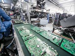 Mirgor pone en marcha un cronograma de suspensiones en tres de sus plantas