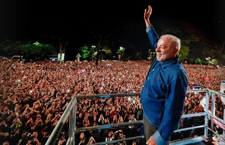 Lula celebra en San Pablo en la avenida paulista tras imponerse en balotaje contra Flavio Bolsonaro