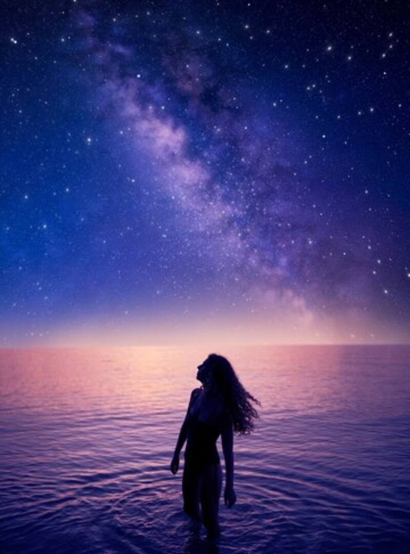 Combiná una rutina saludable de la mano de la astrología para tener una salud mental óptima. (Fuente: Freepik)