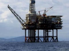 El crudo cae a menos de u$s 80 el barril por alza de casos de Covid en Europa