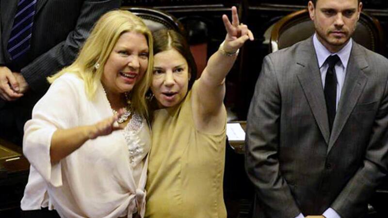 Elisa Carrió junto a la kirchnerista Sandra Mendoza, la foto inesperada