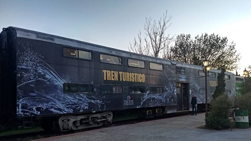 Los trenes son una forma sostenible de viajar, ya que ayudan a reducir la emisión de gases de efecto invernadero en comparación con los viajes en automóvil.