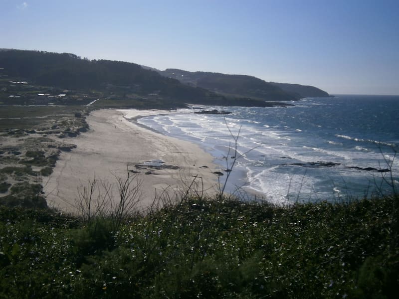 Playa de Barrañán es el destino predilecto de los amantes del surf. (Foto: Wikimedia)