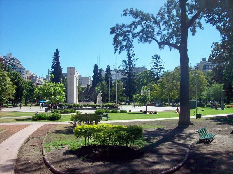 El parque Rivadavia, inaugurado en 1928, añadió un importante espacio verde a la zona de Caballito (Fuente: Roberto Fiadone / Wikimedia Commons)