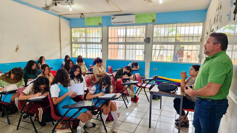 El propósito de esta beca es disminuir la brecha escolar.