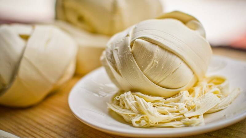 Este queso cumple con los estándares nutricionales establecidos por las Normas Oficiales Mexicanas.