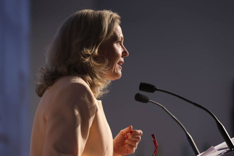 La vicepresidenta primera y ministra de Economía, Nadia Calviño, justificó la decisión señalando que la nueva Ley de Vivienda ya contempla una prórroga de un año para personas en situación de vulnerabilidad.
