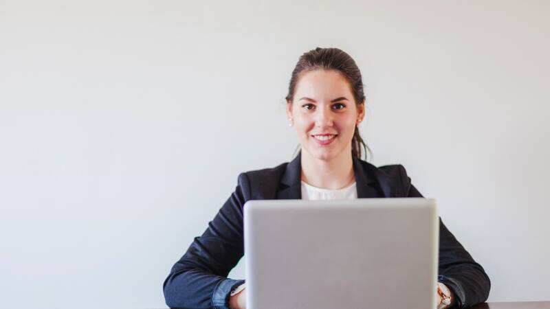 CaixaBank busca personal en diversas áreas como banca privada, ciberseguridad y planificación corporativa.