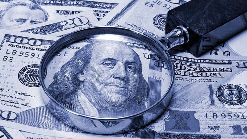 La brecha cambiaria se achica porque el blue no para de caer y el dólar oficial no para de subir