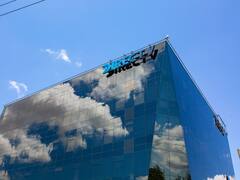 La conexión Werthein: DirecTV quiere dar Internet satelital en la Argentina y la región