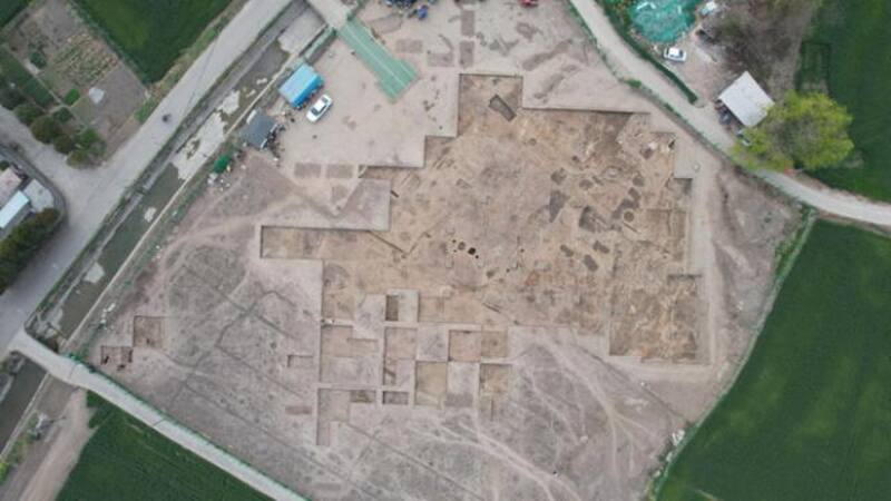 Un grupo de arqueólogos chinos descubrió un taller subterráneo de jade y oro en las ruinas de Sanxingdui, en la provincia de Sichuan, al suroeste de China. Imagen: Xinhua News.