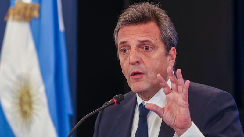 El ministro Sergio Massa apuntaba a estabilizar al dólar con la recompra de bonos por u$s 1000 millones.