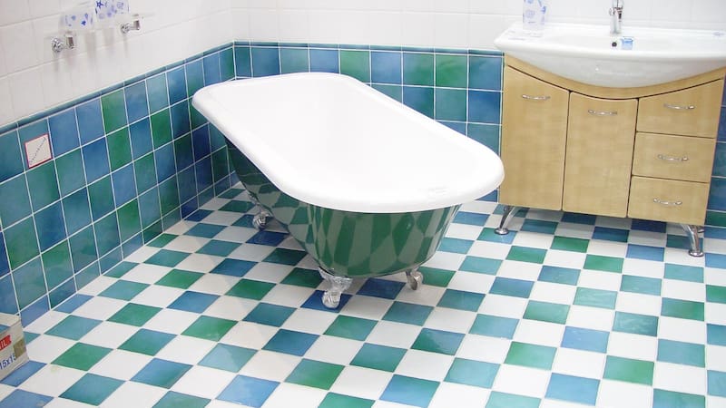 Adiós a las bañeras: esta es la nueva tendencia en los baños que llega en 2026.