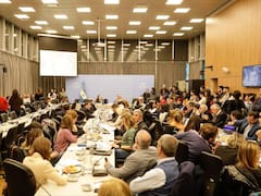 Licencias de paternidad extendidas: avanzó en Diputados el proyecto que las amplía