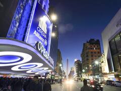 El certificado para circular y una original propuesta para salvar las salas de teatro