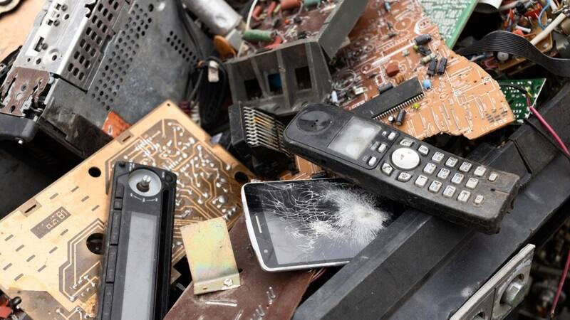 Solo se recicla una pequeña fracción de los residuos electrónicos generados por la humanidad cada año