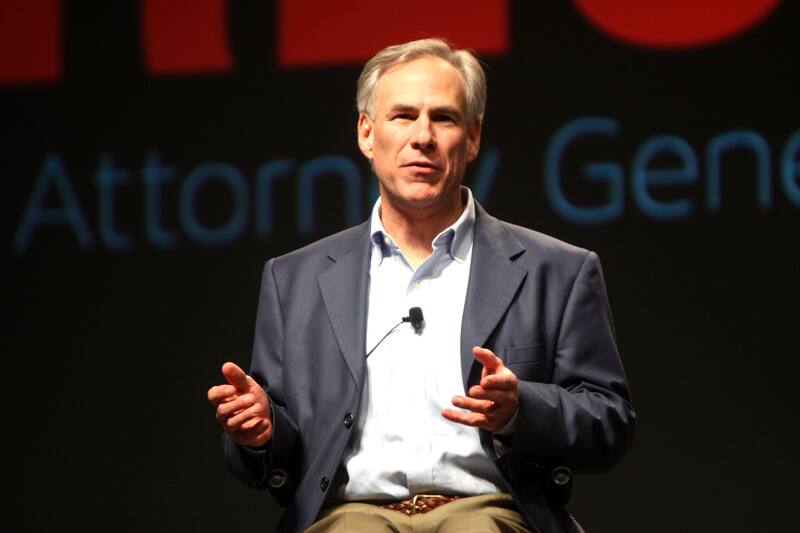 La firma de Greg Abbott activa un cambio fuerte en el uso de tecnología por menores (Foto: Wikimedia Commons - Gage Skidmore)