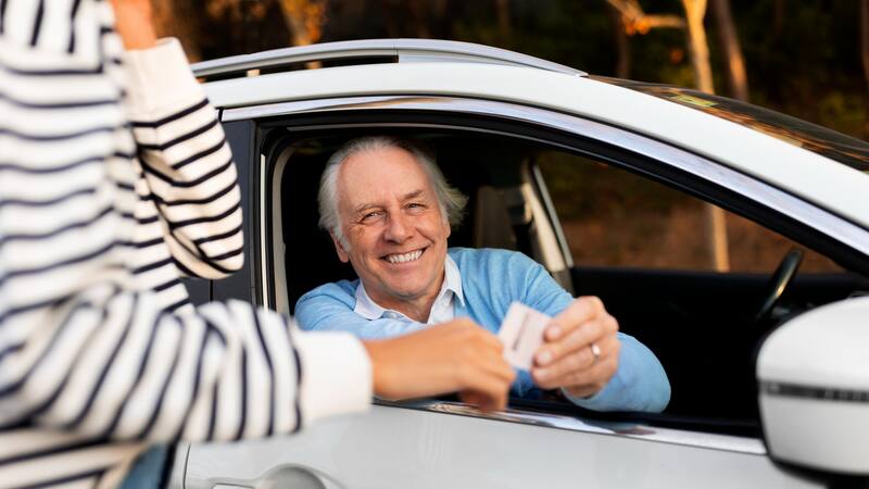 Conoce cuáles son las pruebas que los españoles mayores de 65 años deberán pasar para renovar el carnet de conducir.
