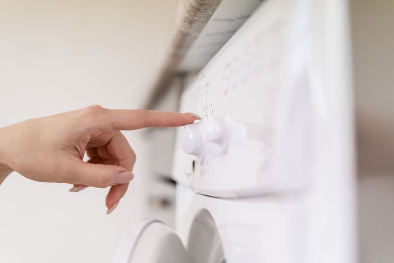 El proceso es adecuado para plásticos de todas las formas y tamaños, desde pequeños interruptores hasta grandes superficies en electrodomésticos. Foto: Freepik.