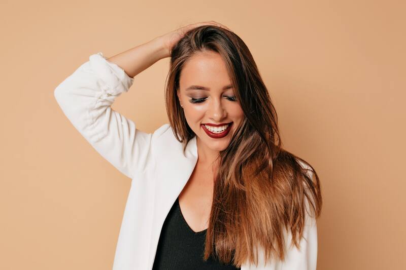 Si querés que tu pelo crezca rápido debés cortártelo en los días hoja. (Foto: Freepik)