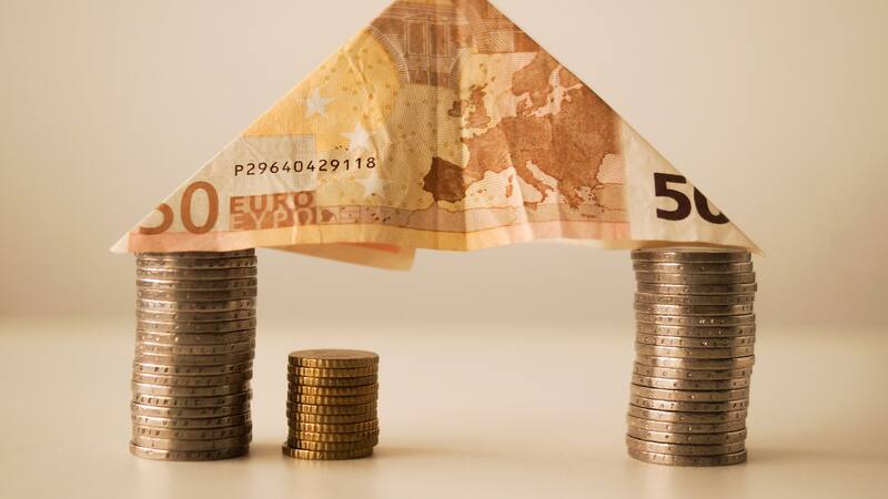 ¡Ahorro a la vista! Miles optan por hipotecas fijas ante el vertiginoso alza del euríbor.