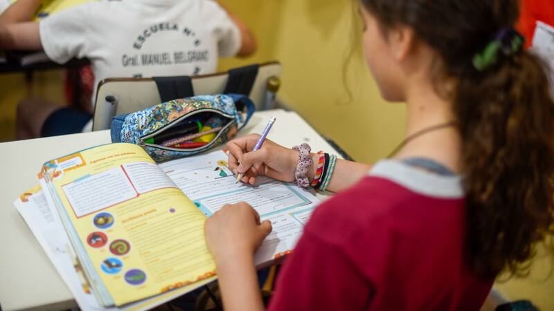 Las instituciones educativas en Texas podrían exigir un requisito fundamental a ciertos estudiantes indocumentados.