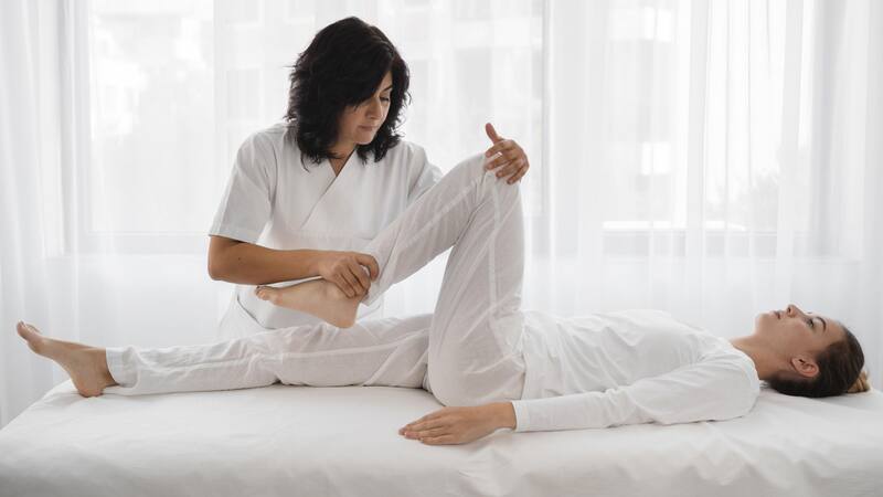 Investigaciones científicas respaldan el uso de métodos de la medicina tradicional china para tratar el dolor de rodillas.