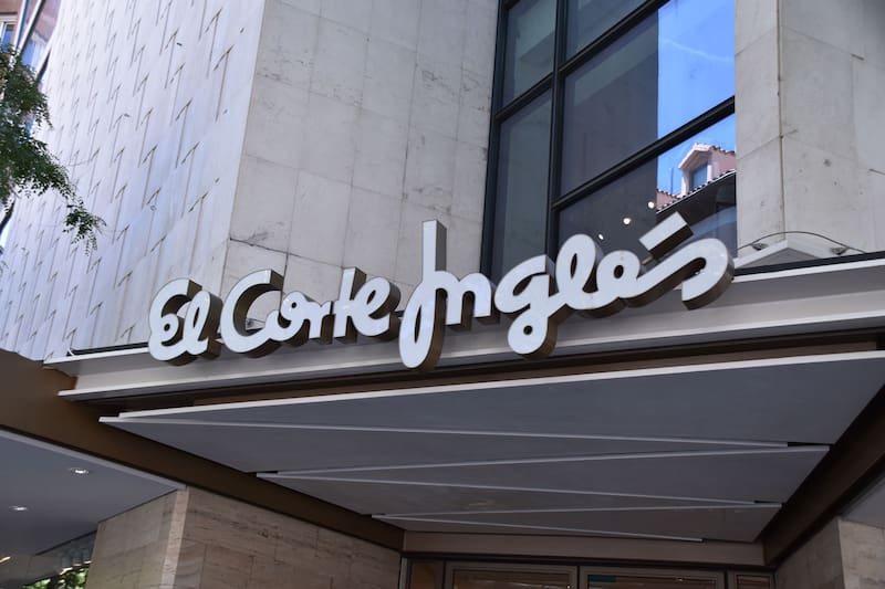El Corte Inglés ha anunciado el cierre de dos tiendas en la Comunidad de Madrid (Fuente: Shutterstock)